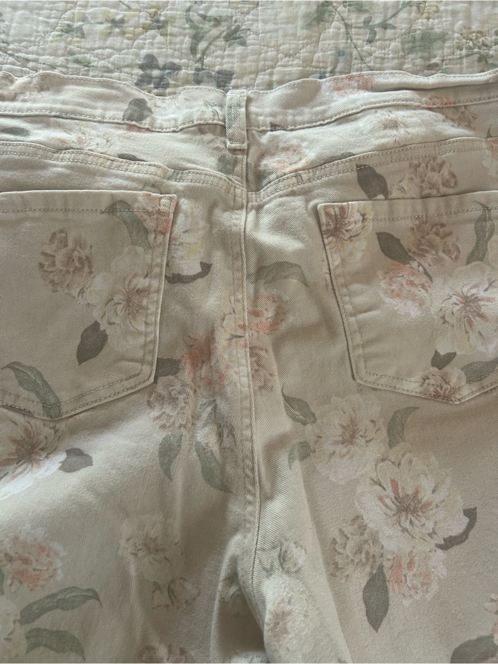 Gloria Vanderbilt Beige Floral Ankle Jeans - Picture 9 of 9